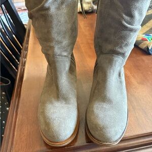 Sofft tan suede boots